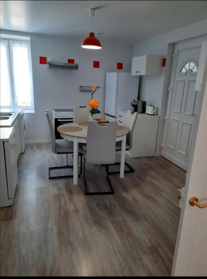 Charmant Logis En Duplex เฌราร์แมร์ ภายนอก รูปภาพ